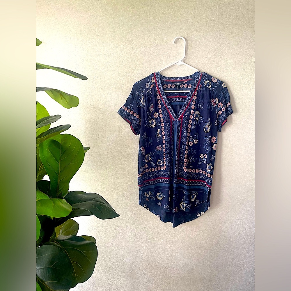 Lucky Brand Blue Floral V-Neck Short Sleeve Blouse Women’s Size Small
